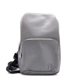 Avenue Sling Bag Taiga Leather