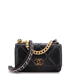 19 Wallet on Chain Quilted Lambskin